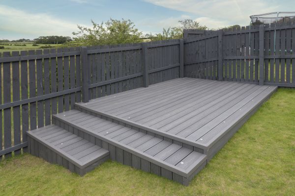 Cost of Vinyl Deck Construction in Lincoln